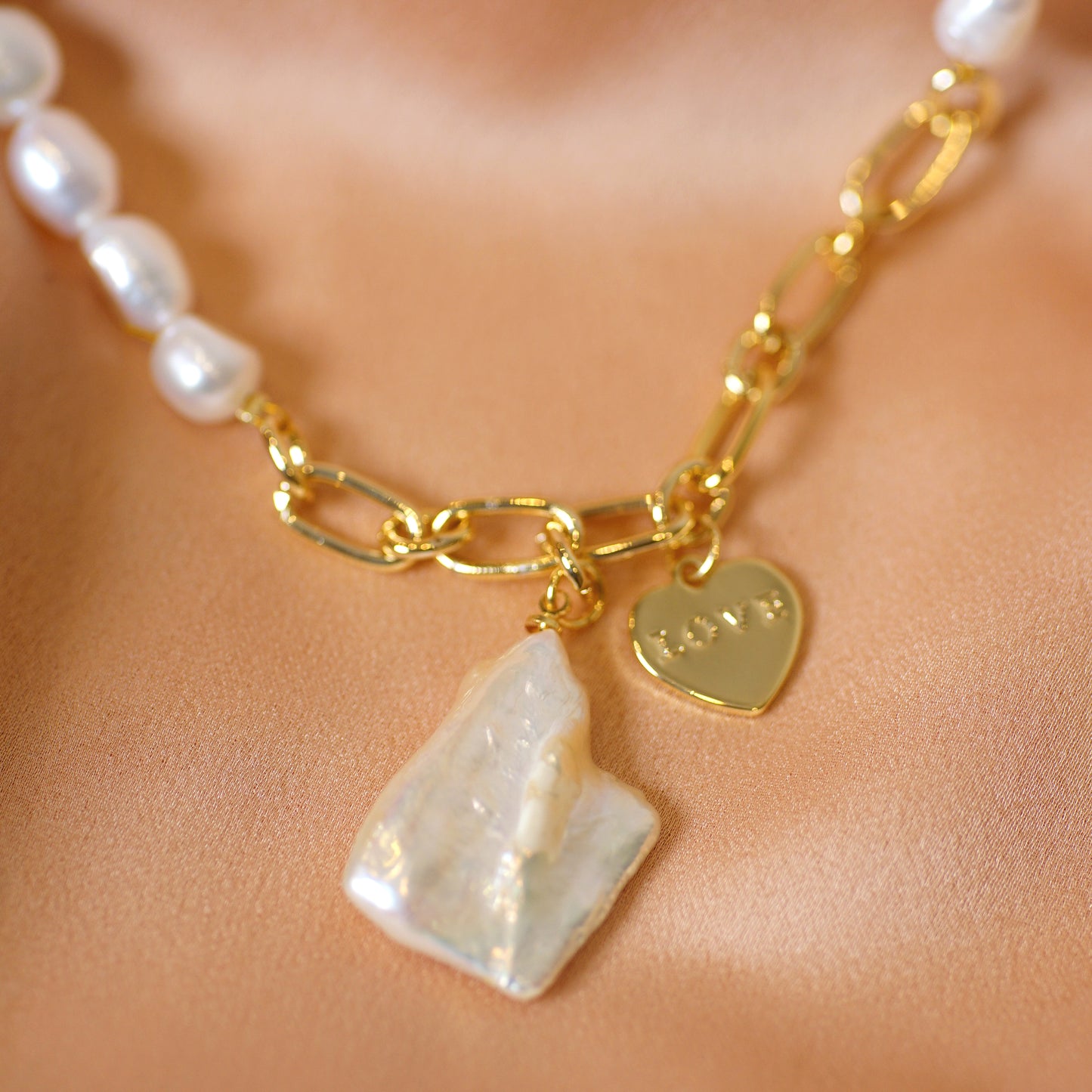 Pearl Pendant Necklace- Gold