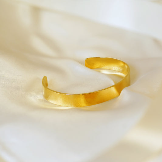 Minimalist Cuff - Gold