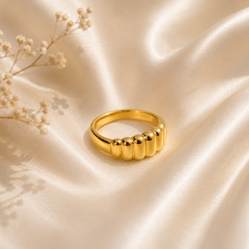 Croissant Ring - Gold